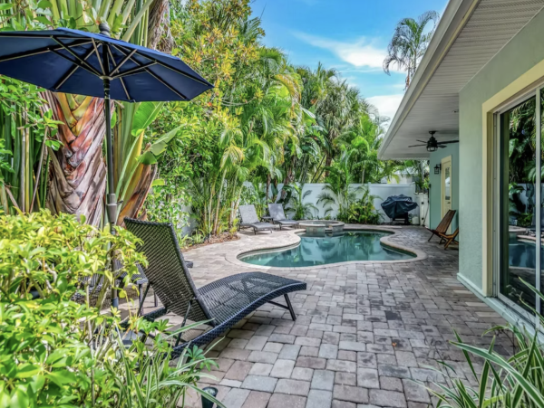 Four Bedroom Vacation Home in Holmes Beach Close to Beach